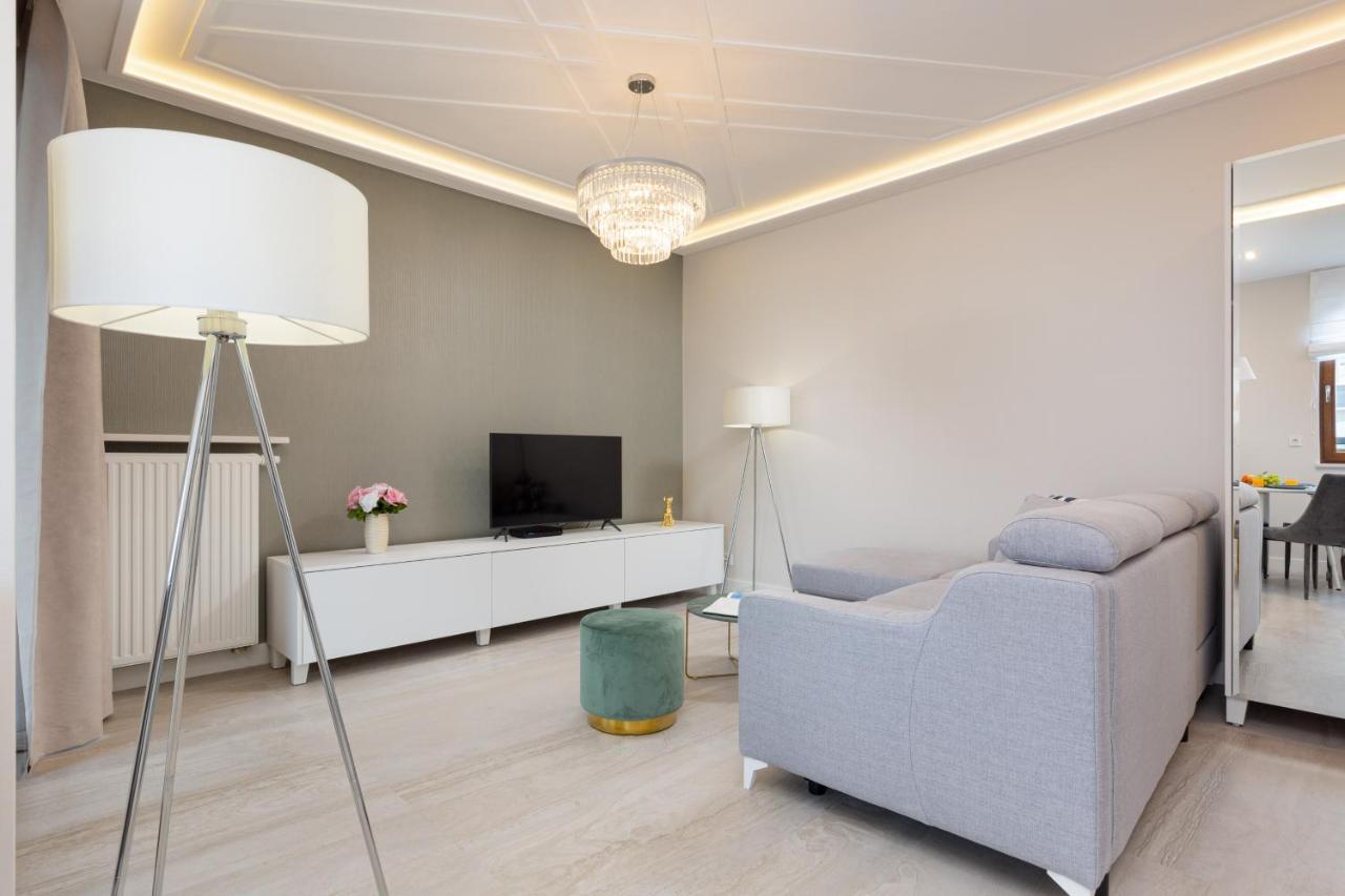 City Center Apartments Grzybowska With Parking By Noclegi Renters Warsawa Bagian luar foto