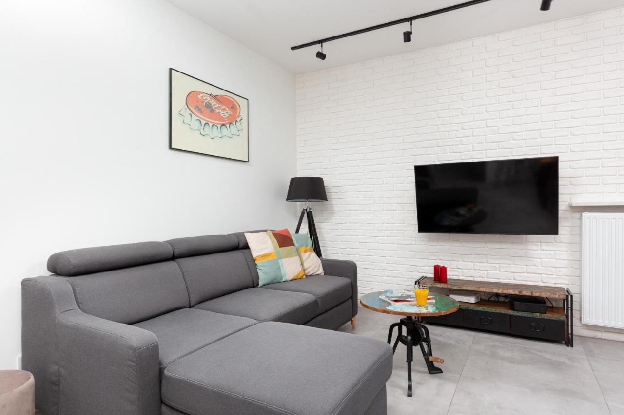 City Center Apartments Grzybowska With Parking By Noclegi Renters Warsawa Bagian luar foto