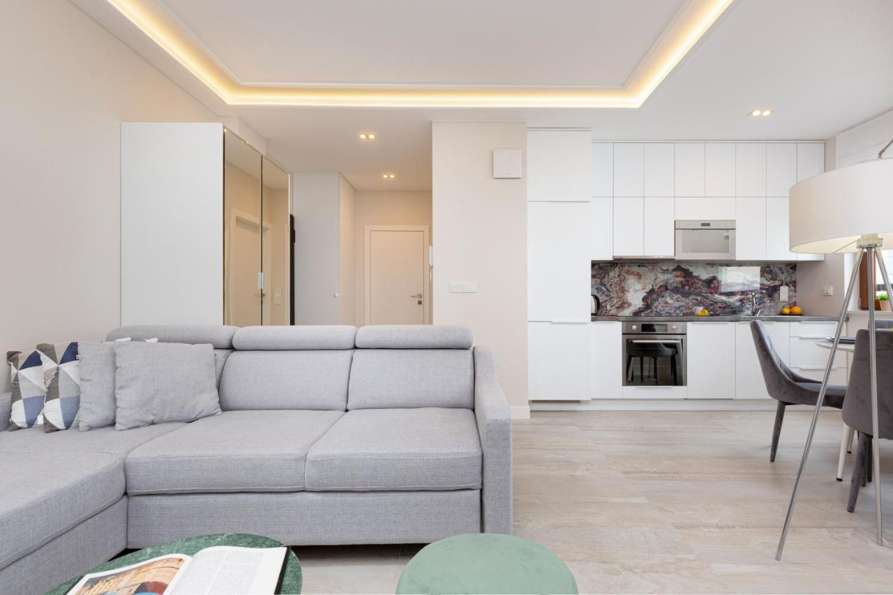 City Center Apartments Grzybowska With Parking By Noclegi Renters Warsawa Bagian luar foto