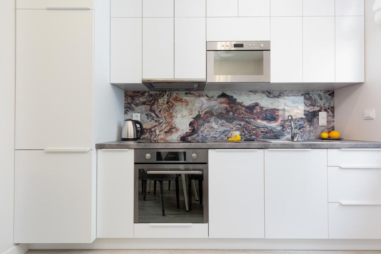 City Center Apartments Grzybowska With Parking By Noclegi Renters Warsawa Bagian luar foto
