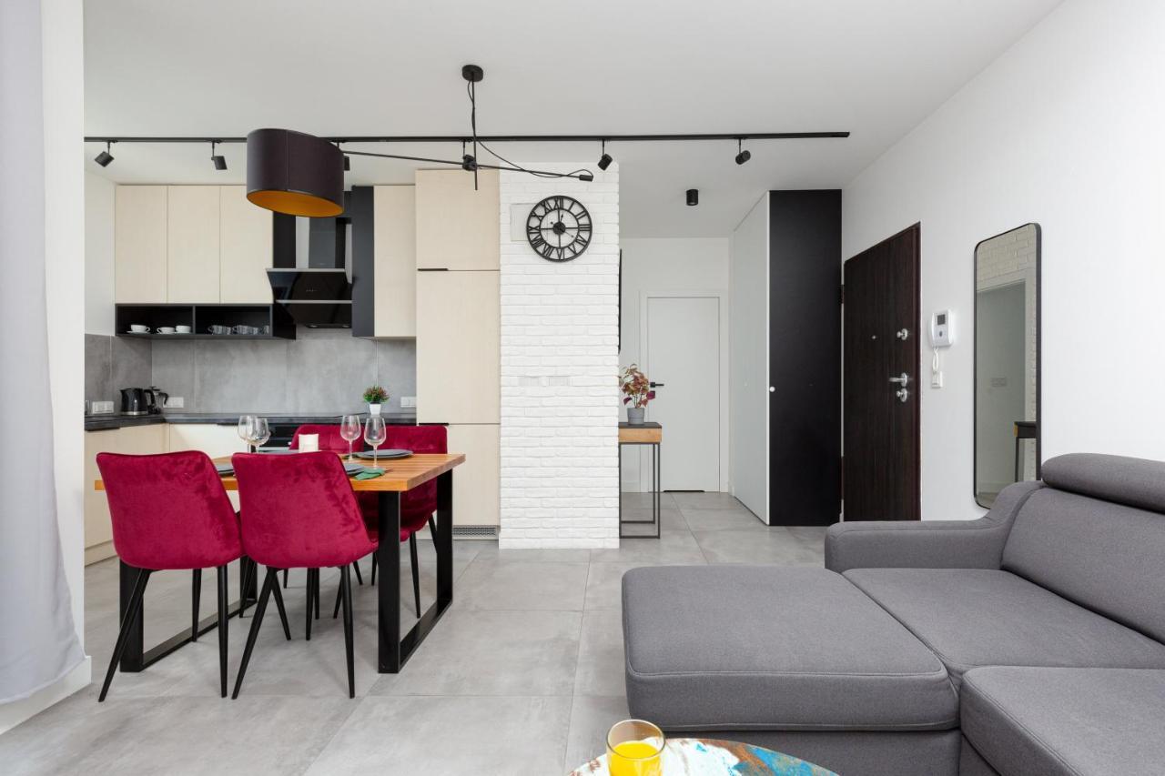 City Center Apartments Grzybowska With Parking By Noclegi Renters Warsawa Bagian luar foto