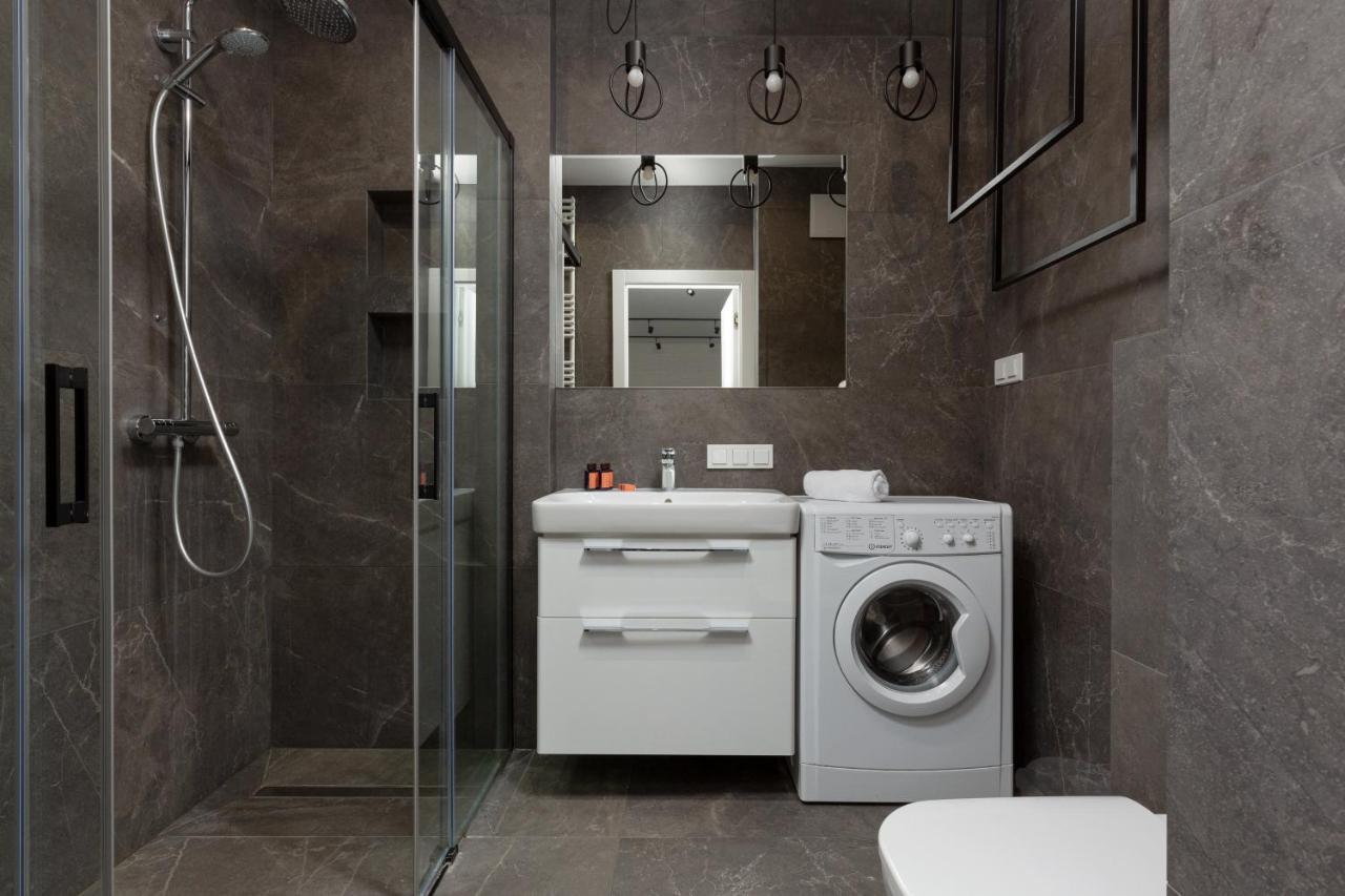 City Center Apartments Grzybowska With Parking By Noclegi Renters Warsawa Bagian luar foto