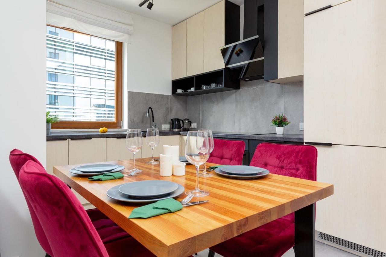 City Center Apartments Grzybowska With Parking By Noclegi Renters Warsawa Bagian luar foto
