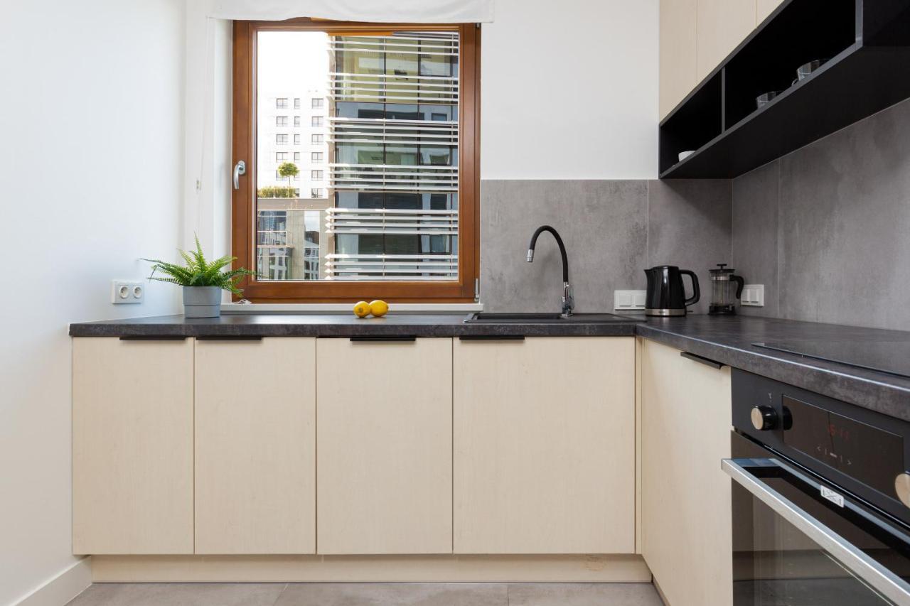 City Center Apartments Grzybowska With Parking By Noclegi Renters Warsawa Bagian luar foto