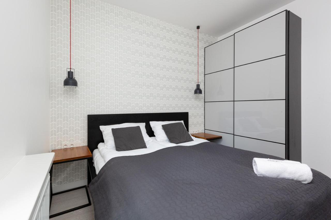 City Center Apartments Grzybowska With Parking By Noclegi Renters Warsawa Bagian luar foto