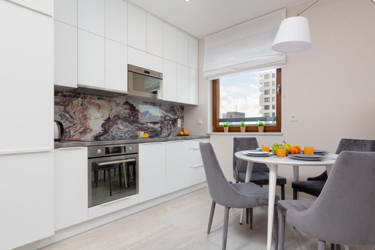 City Center Apartments Grzybowska With Parking By Noclegi Renters Warsawa Bagian luar foto