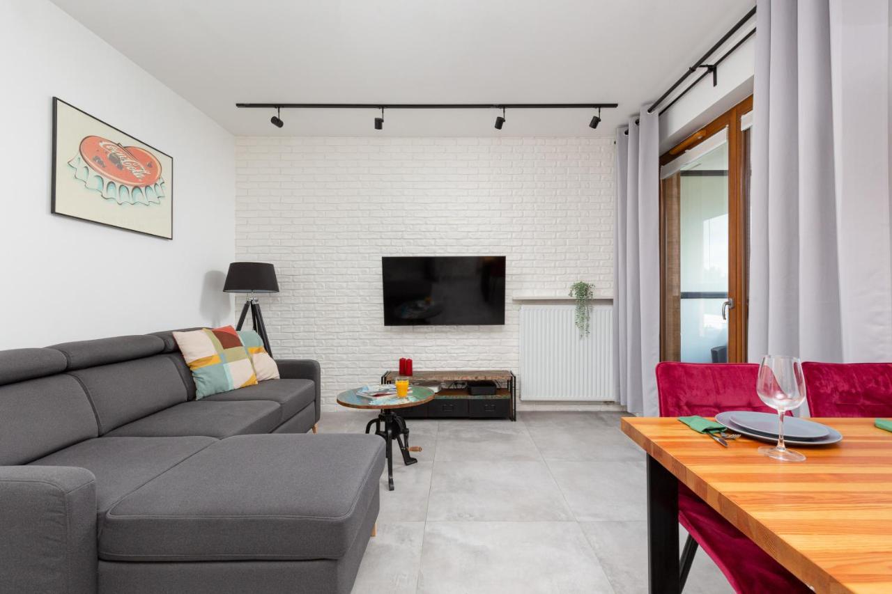 City Center Apartments Grzybowska With Parking By Noclegi Renters Warsawa Bagian luar foto
